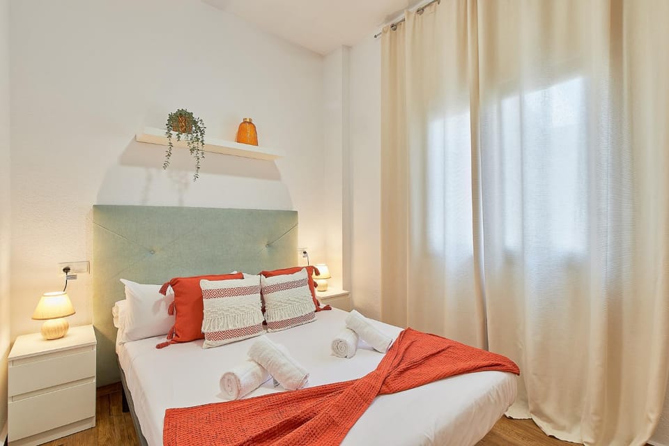 Bed, Photo of the whole room, Bedroom
