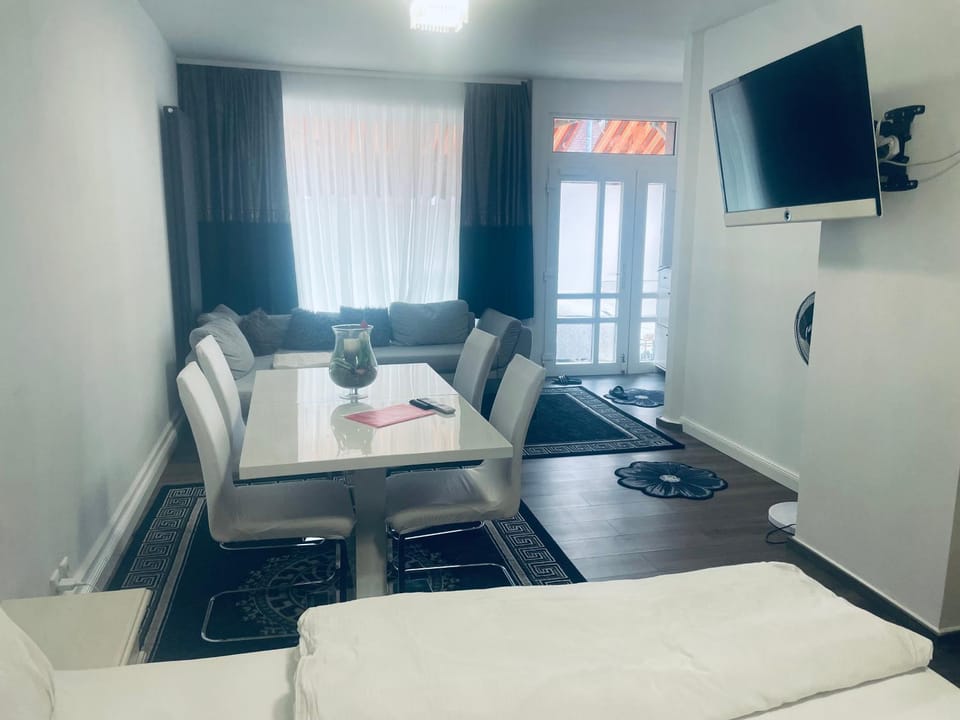 Communal lounge/ TV room, Seating area