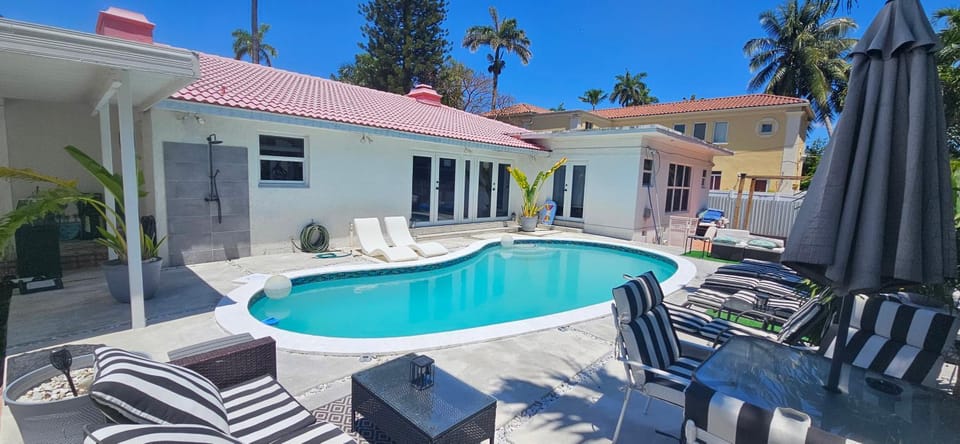 Grand Pool 4 BEDS 4 BATHS Villa Close to Beach! Villa in Hollywood