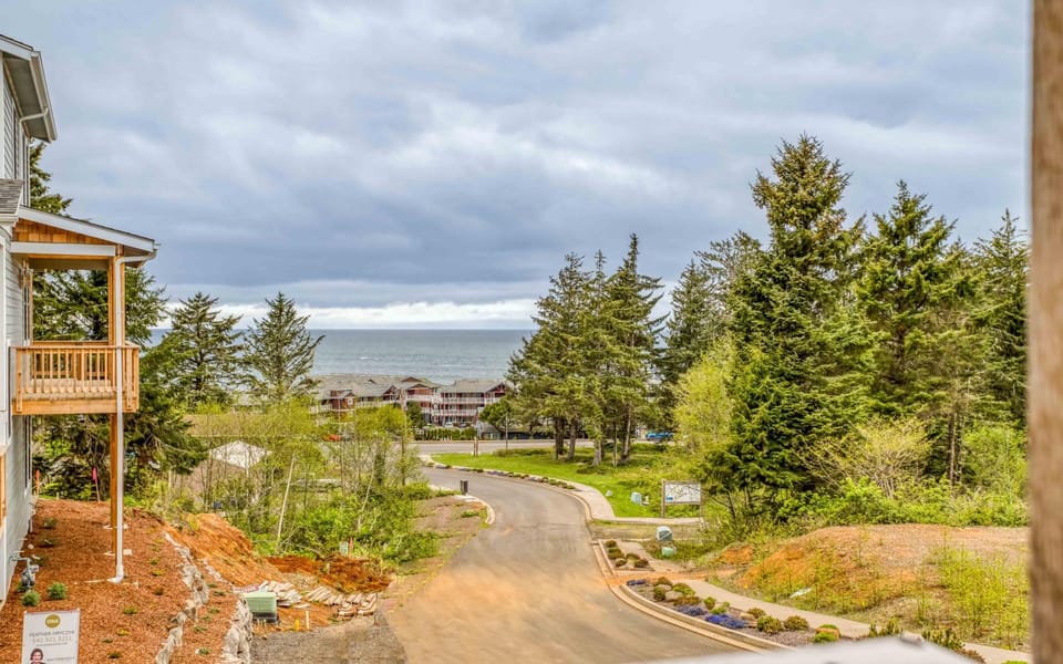 Jims Folly House in Depoe Bay