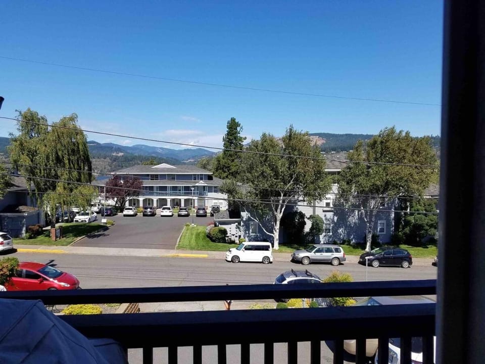 Hood River Suites Extended Stay Apartment Hotel Apartment in Hood River