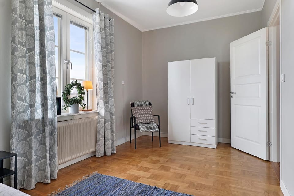 Bedroom, wardrobe