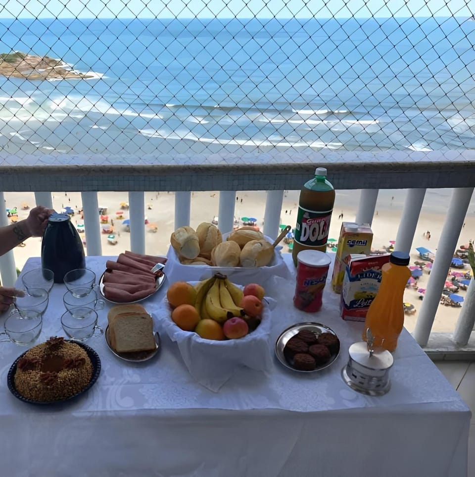 Beach, Breakfast