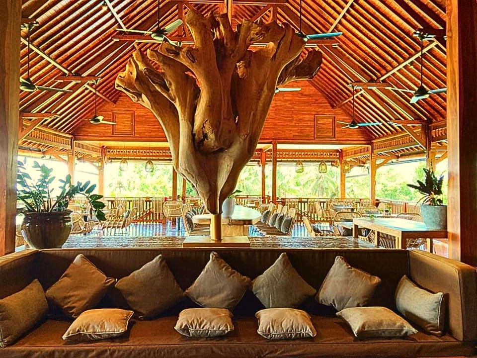 Restaurant/places to eat, Banquet/Function facilities, Seating area, Garden view