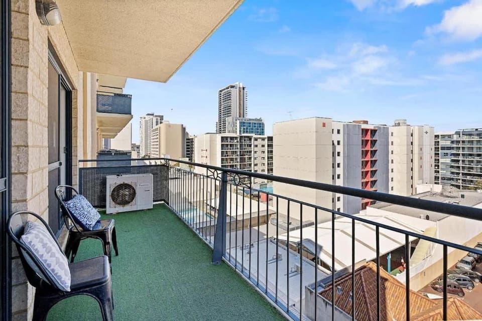 46 Hay St Hideaway Central 2BRparking Apartment in Perth