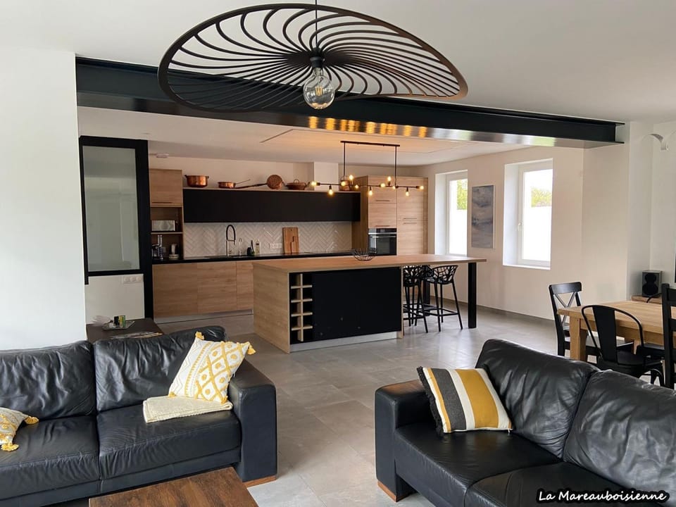 Séjour de charme à Mareau-aux-Bois : parc, home cinéma, billard, tennis et télétravail en fibre ultra-rapide - FR-1-590-279 House in Centre-Val de Loire