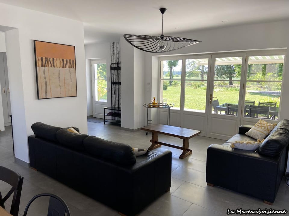 Séjour de charme à Mareau-aux-Bois : parc, home cinéma, billard, tennis et télétravail en fibre ultra-rapide - FR-1-590-279 House in Centre-Val de Loire