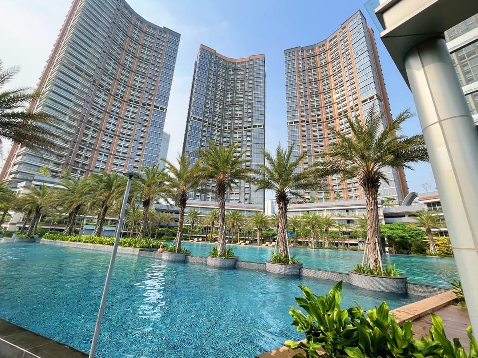 Swimming pool, Swimming pool