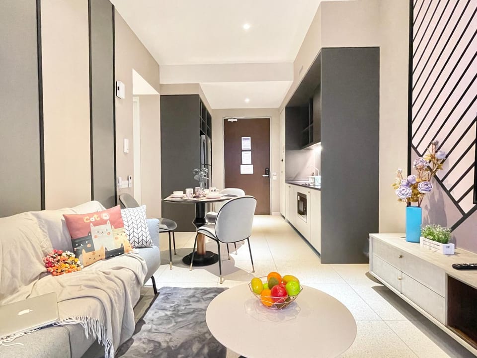 TV and multimedia, Kitchen or kitchenette, Living room, Seating area, Dining area