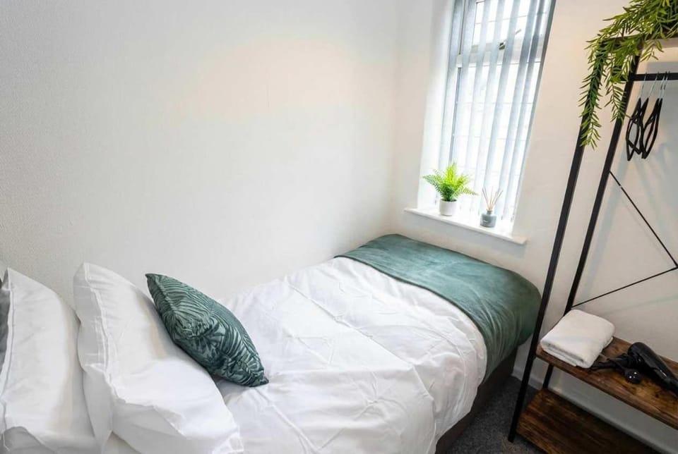 Spacious & Bright 3 Bedroom House in St Helens House in St Helens