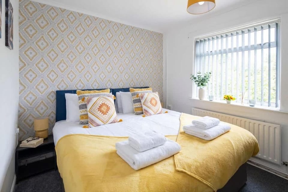 Spacious & Bright 3 Bedroom House in St Helens House in St Helens