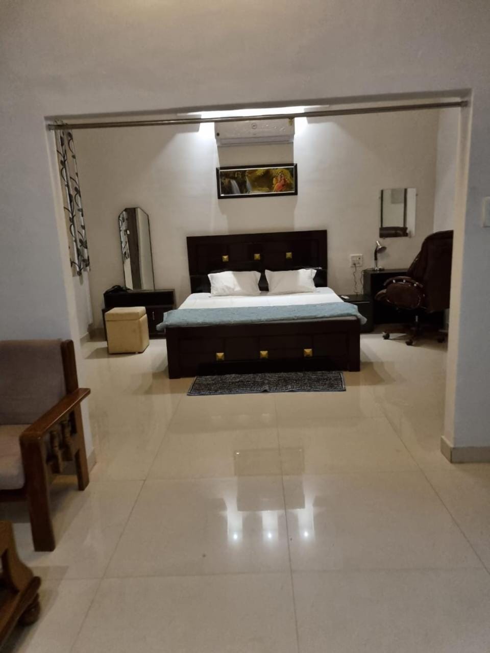 Leela Homestay Jabalpur - Lily - 2 BHK Luxury appartment Apartment in India