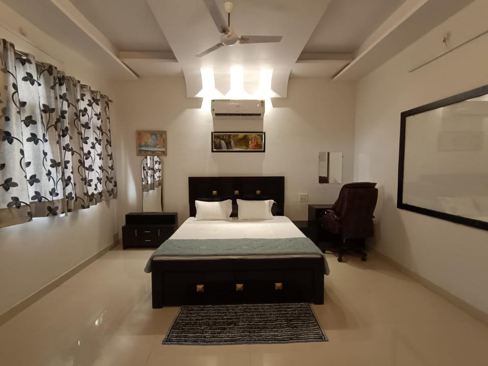 Leela Homestay Jabalpur - Lily - 2 BHK Luxury appartment Apartment in India