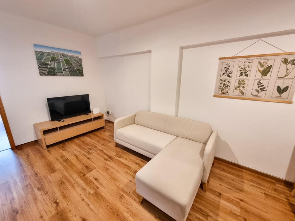 Communal lounge/ TV room, TV and multimedia, Living room, Seating area