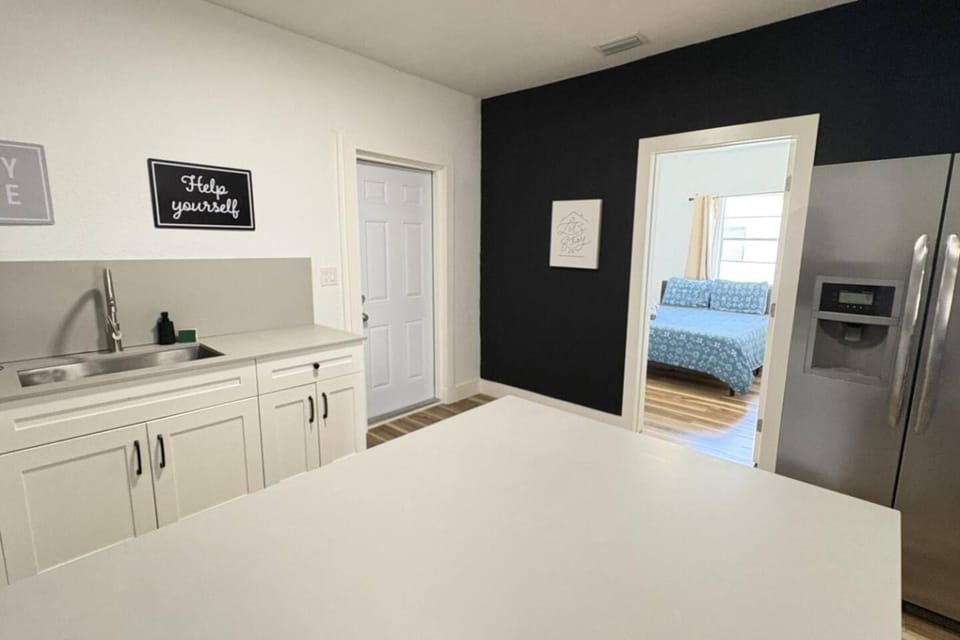 Heart of Miami sleeps 10 near Little Havana Beaches House in Miami