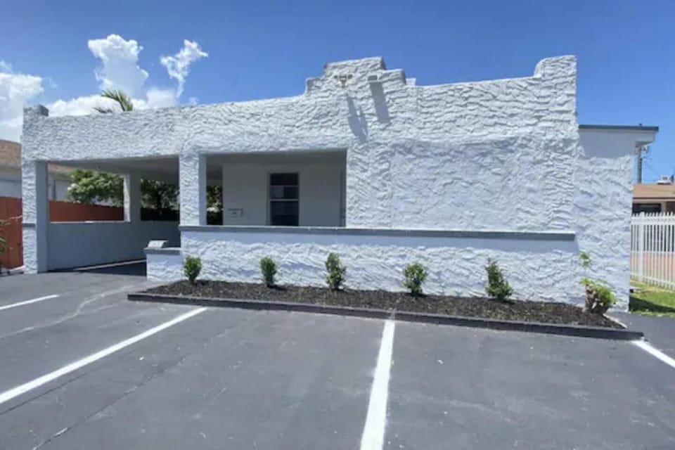 Lively Home near Downtown, stadium, Wynwood House in Miami