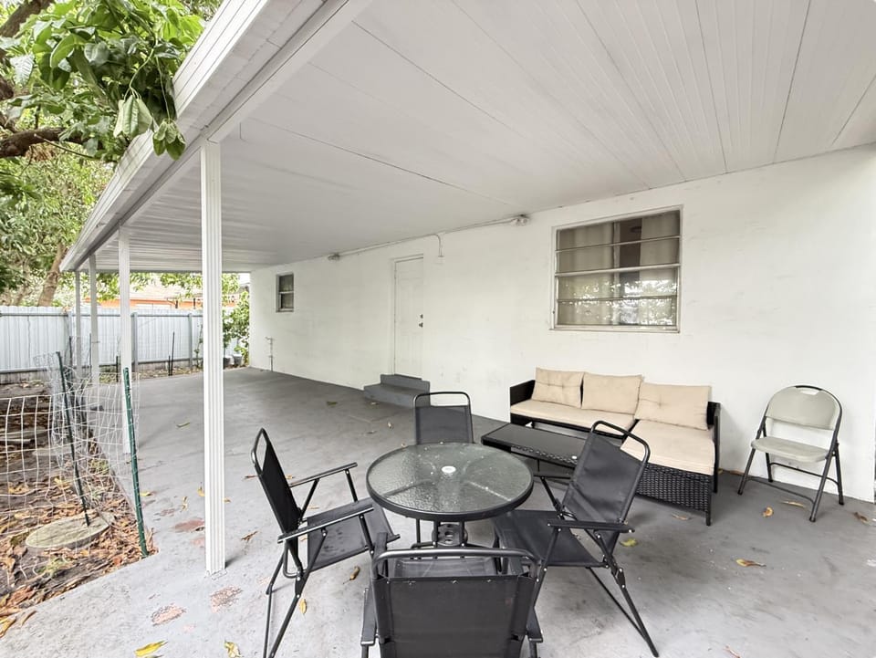 Patio, Garden, Seating area, Dining area
