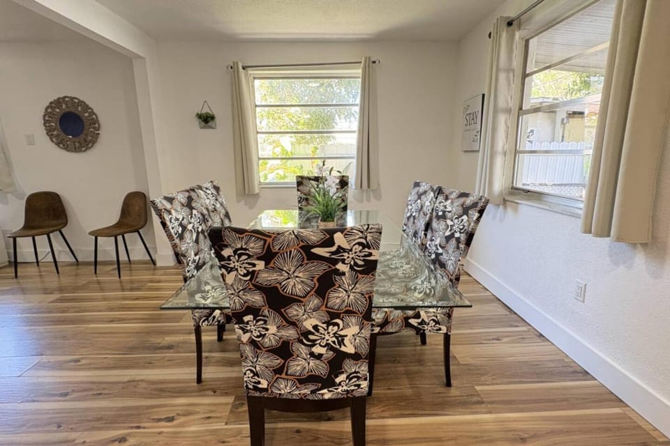 Lively Home near Downtown, stadium, Wynwood House in Miami