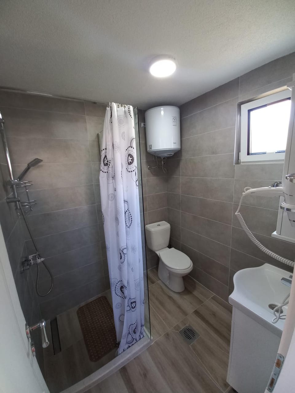 Shower, Toilet, Bathroom, Bath, towels