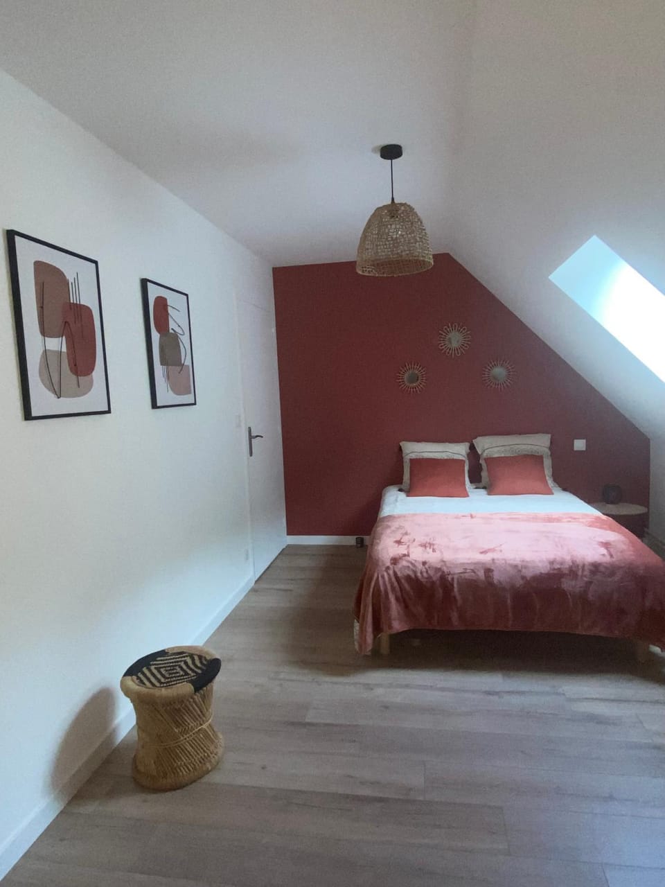 Bed, Photo of the whole room, Bedroom