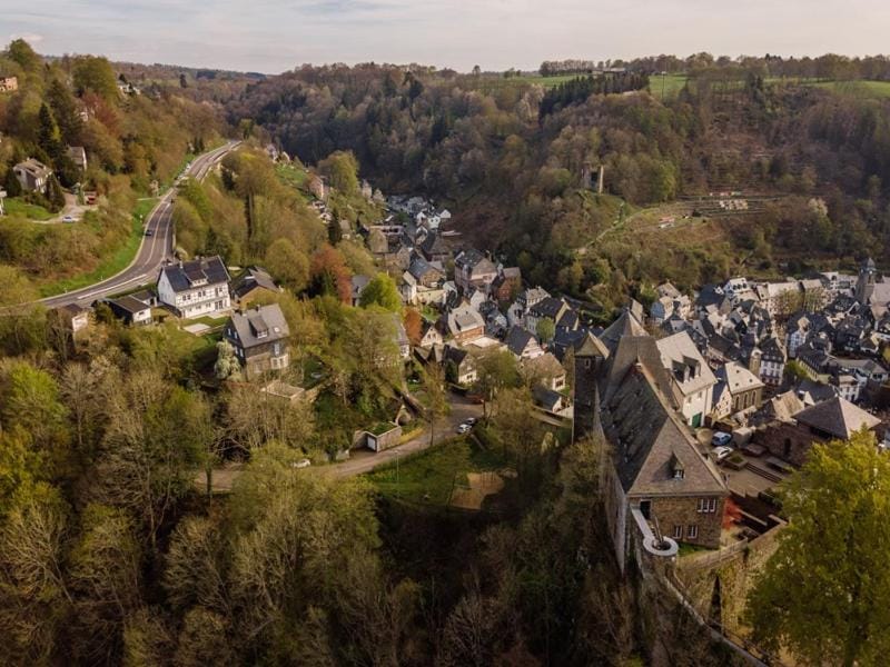 Property building, Day, Natural landscape, Bird's eye view, City view, Street view, Location