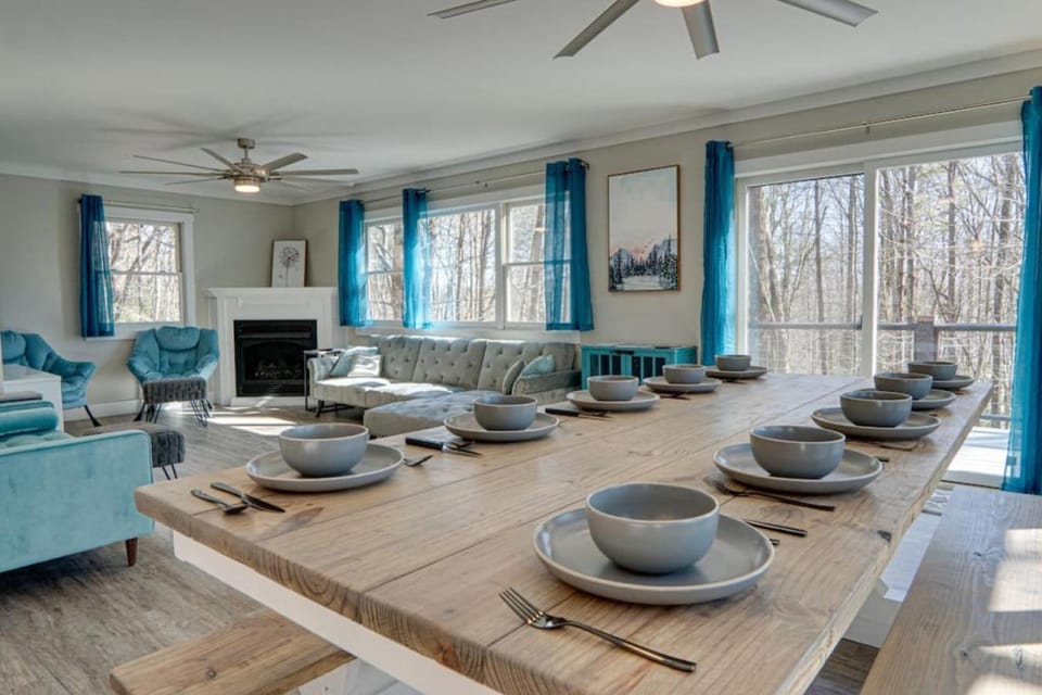 Blue Ridge Hideaway at Lake Toxaway with Hot Tub House in Tennessee