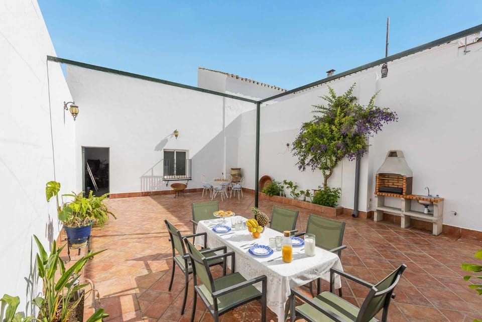 Patio, BBQ facilities