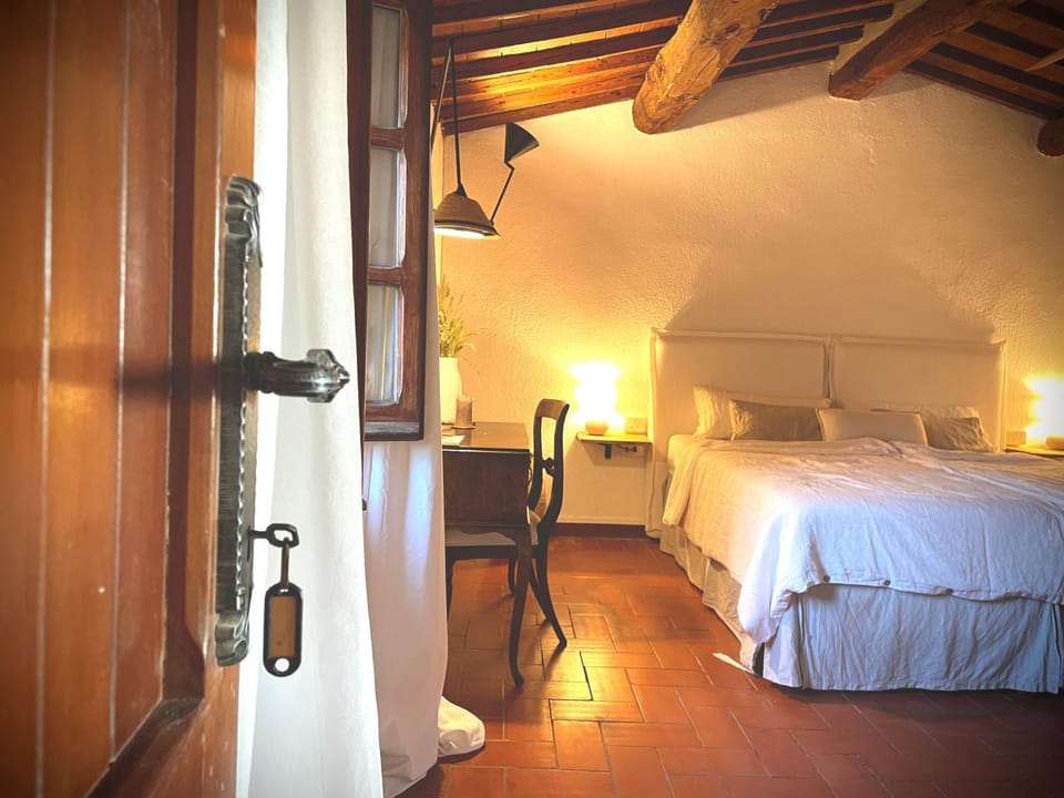 Bed, Photo of the whole room