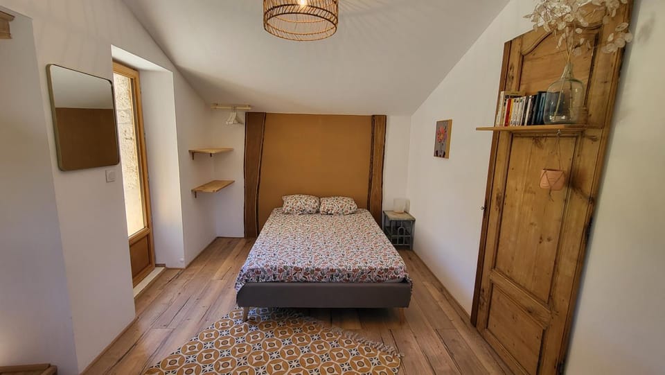 Bed, Photo of the whole room, Bedroom