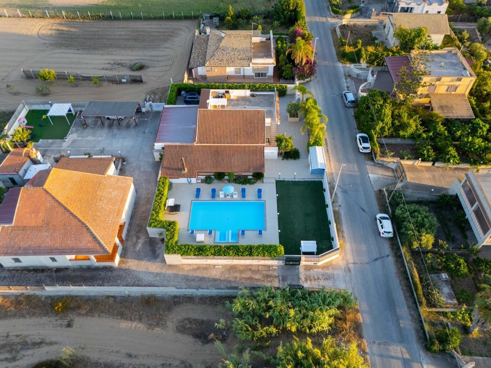 Neighbourhood, Bird's eye view, Pool view, Street view, Swimming pool, Location