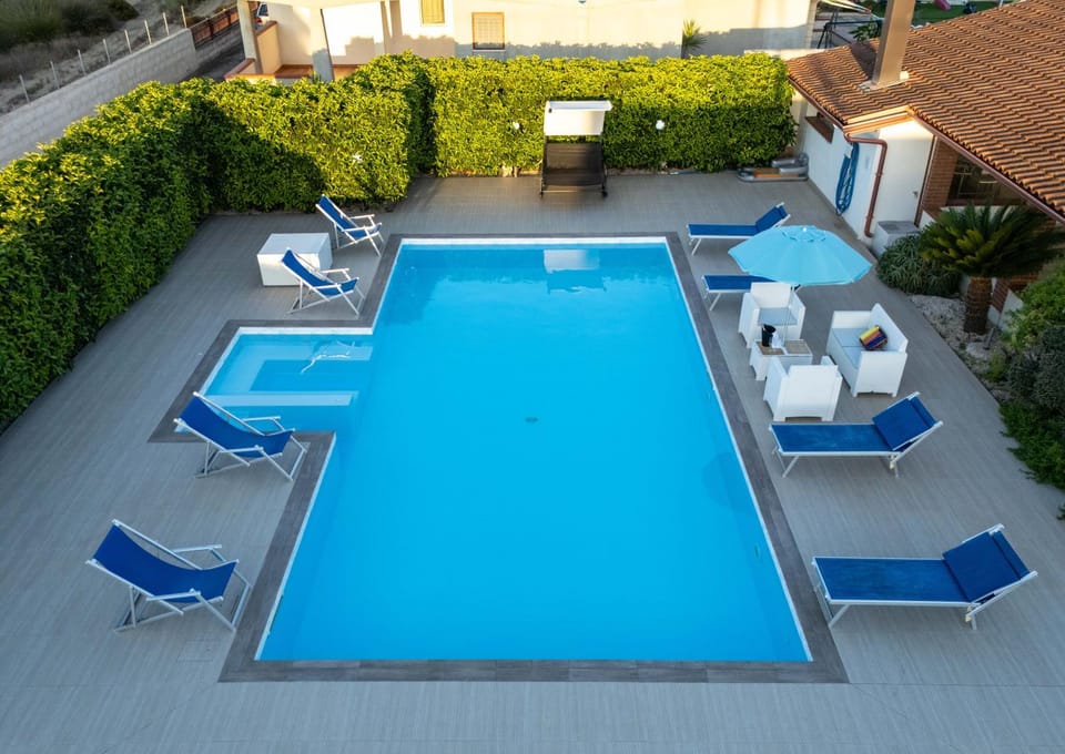 Patio, Pool view, Swimming pool, sunbed