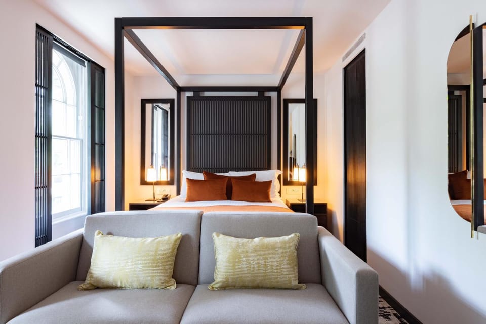 Bed, Photo of the whole room, Seating area, Bedroom