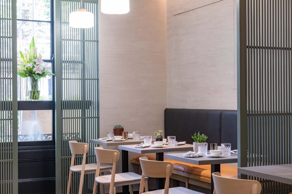 Restaurant/places to eat, Food and drinks, Seating area, Dining area, Food