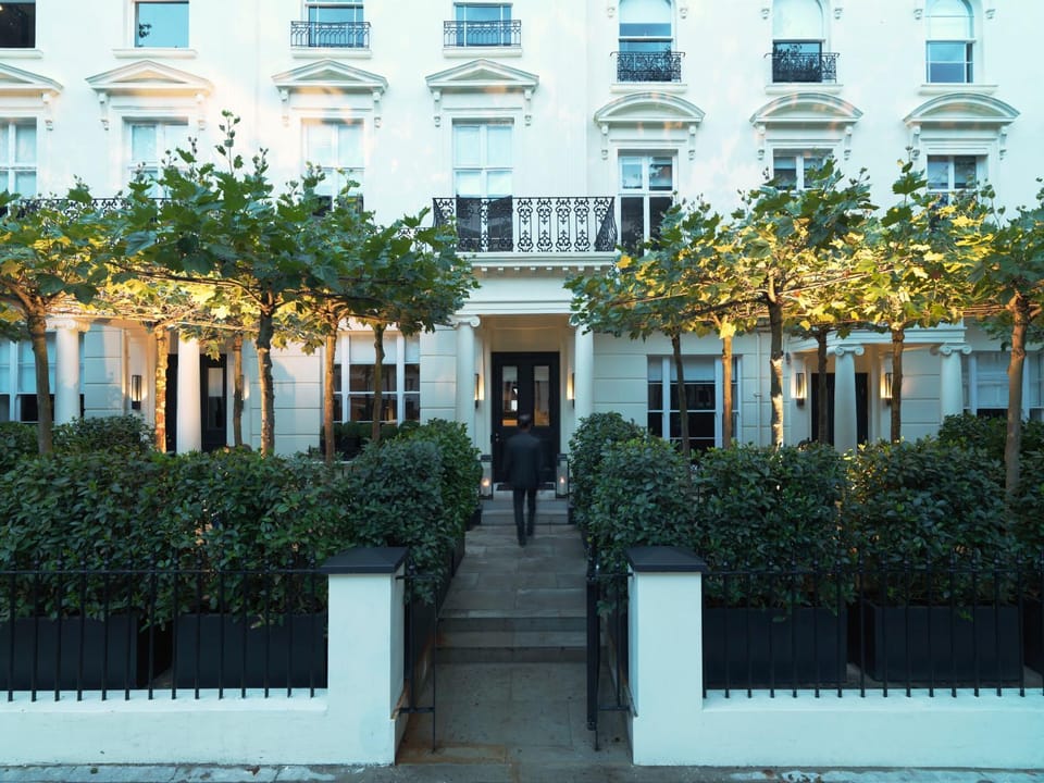 Property building, Facade/entrance, Garden, Garden view