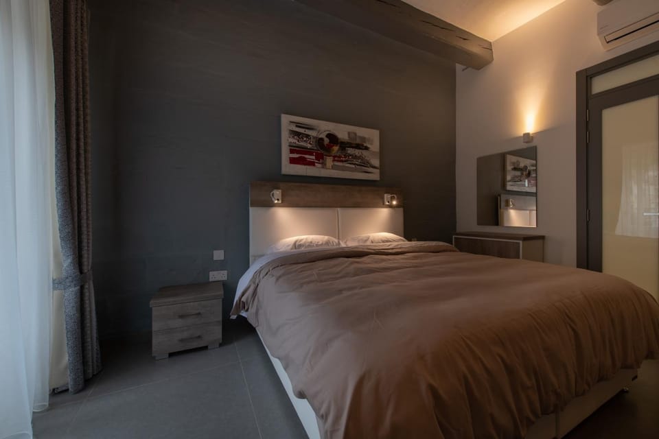 Bed, Photo of the whole room, air conditioner
