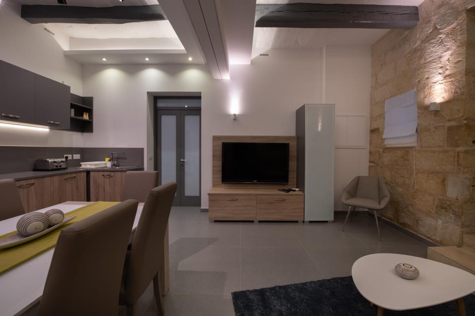 TV and multimedia, Kitchen or kitchenette, Living room, Seating area