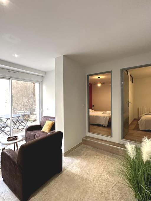 Appartement centre ville - PARKING PRIVE - WIFI Apartment in Nimes