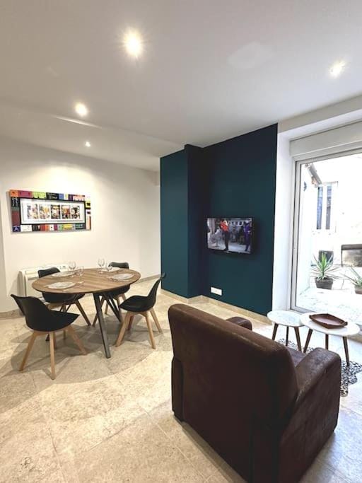 Living room, Dining area