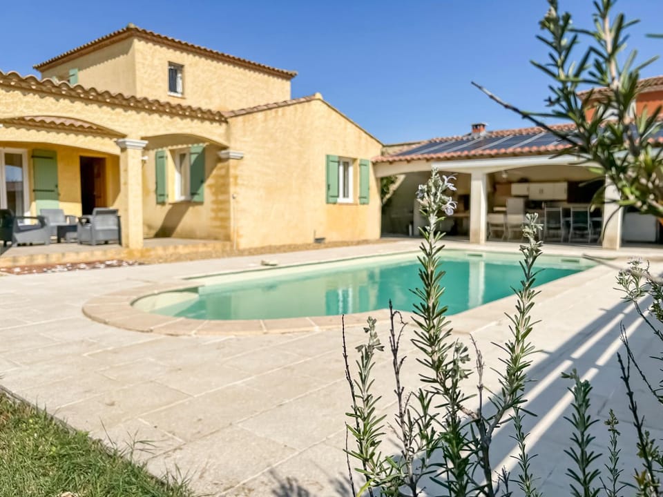La Provençale - Villa avec Piscine proche Nîmes Villa in Provence-Alpes-Côte d'Azur