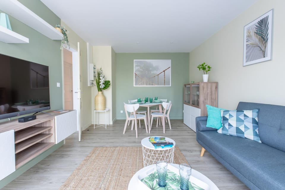 Communal lounge/ TV room, Living room, Seating area