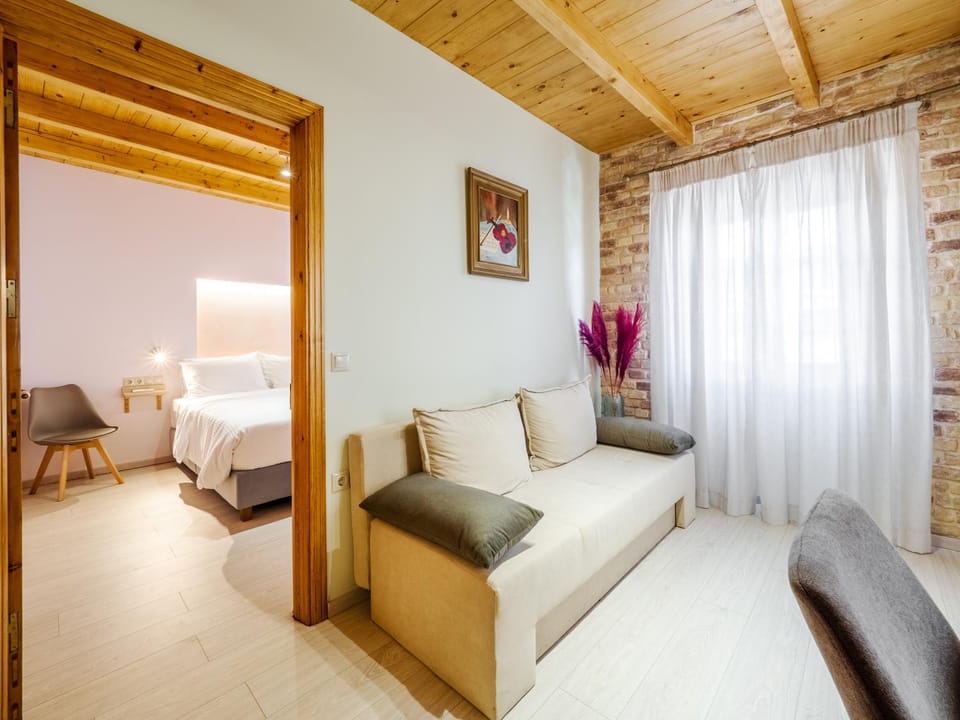 Bed, TV and multimedia, Living room, Photo of the whole room, Dining area, Bedroom