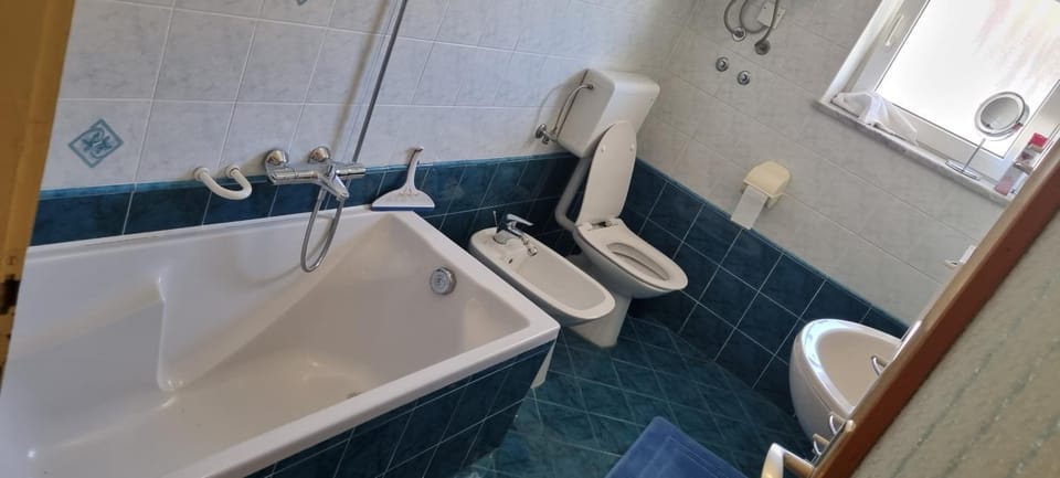 Toilet, Bathroom, Bath, bidet, towels