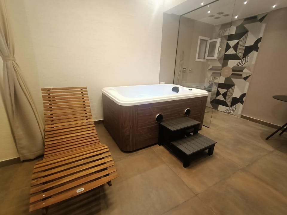 Hot Tub, Spa and wellness centre/facilities