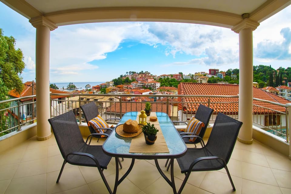 View (from property/room), Balcony/Terrace, Seating area, Dining area