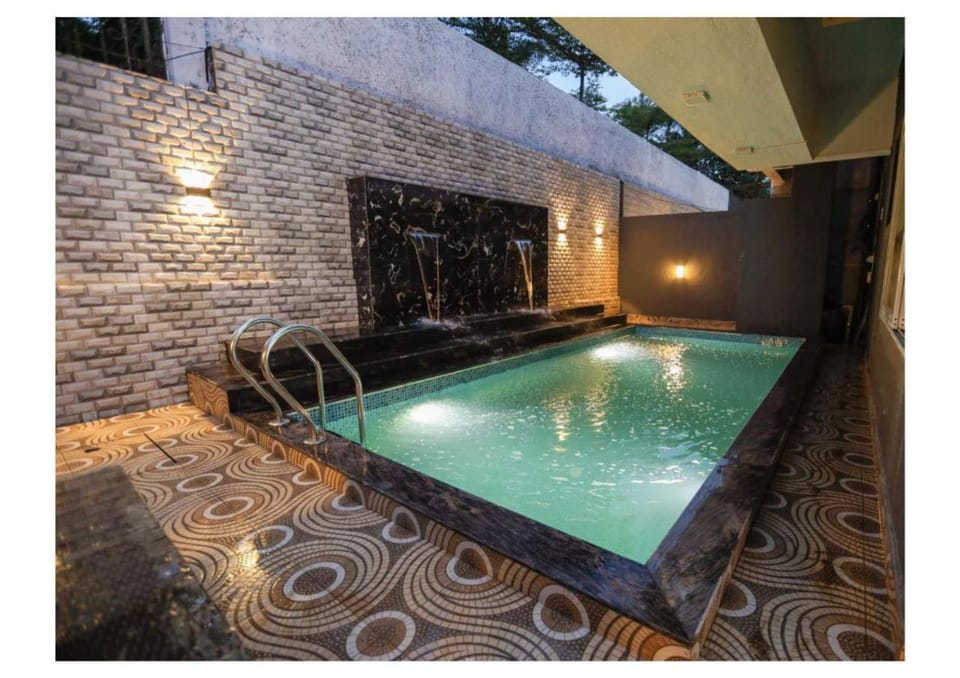 Swimming pool, Swimming pool