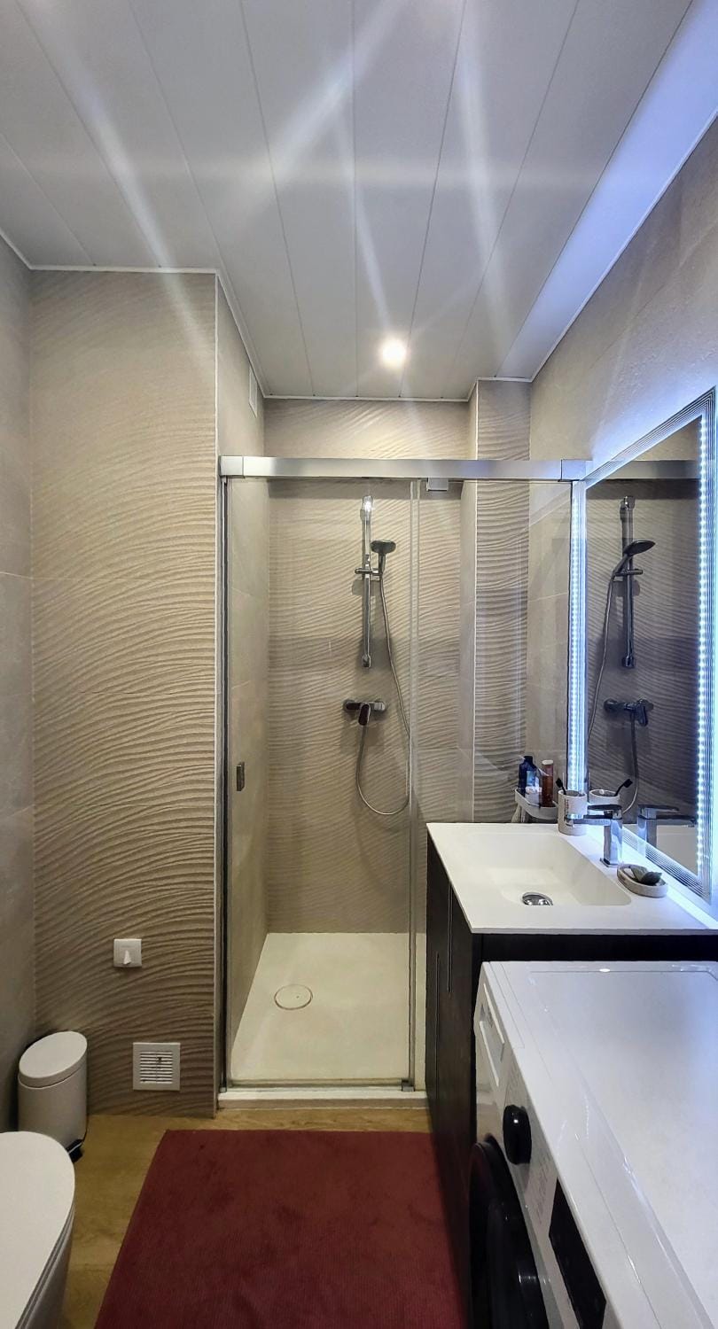 Toilet, Bathroom, towels