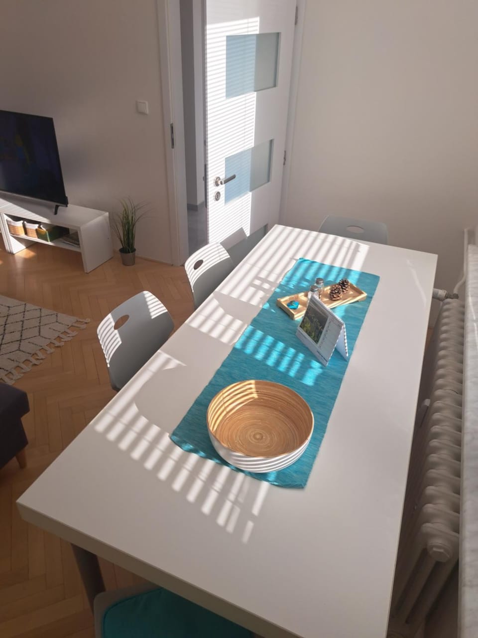 Communal lounge/ TV room, Living room, Dining area