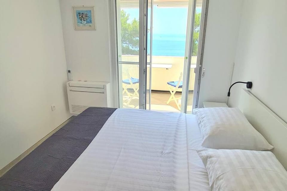 Bed, View (from property/room), Balcony/Terrace, Bedroom, Sea view