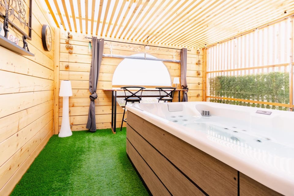 Natural landscape, Hot Tub