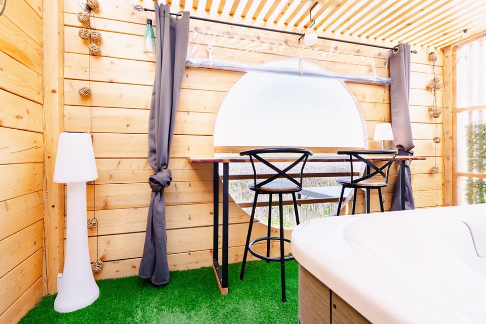 Patio, Spa and wellness centre/facilities